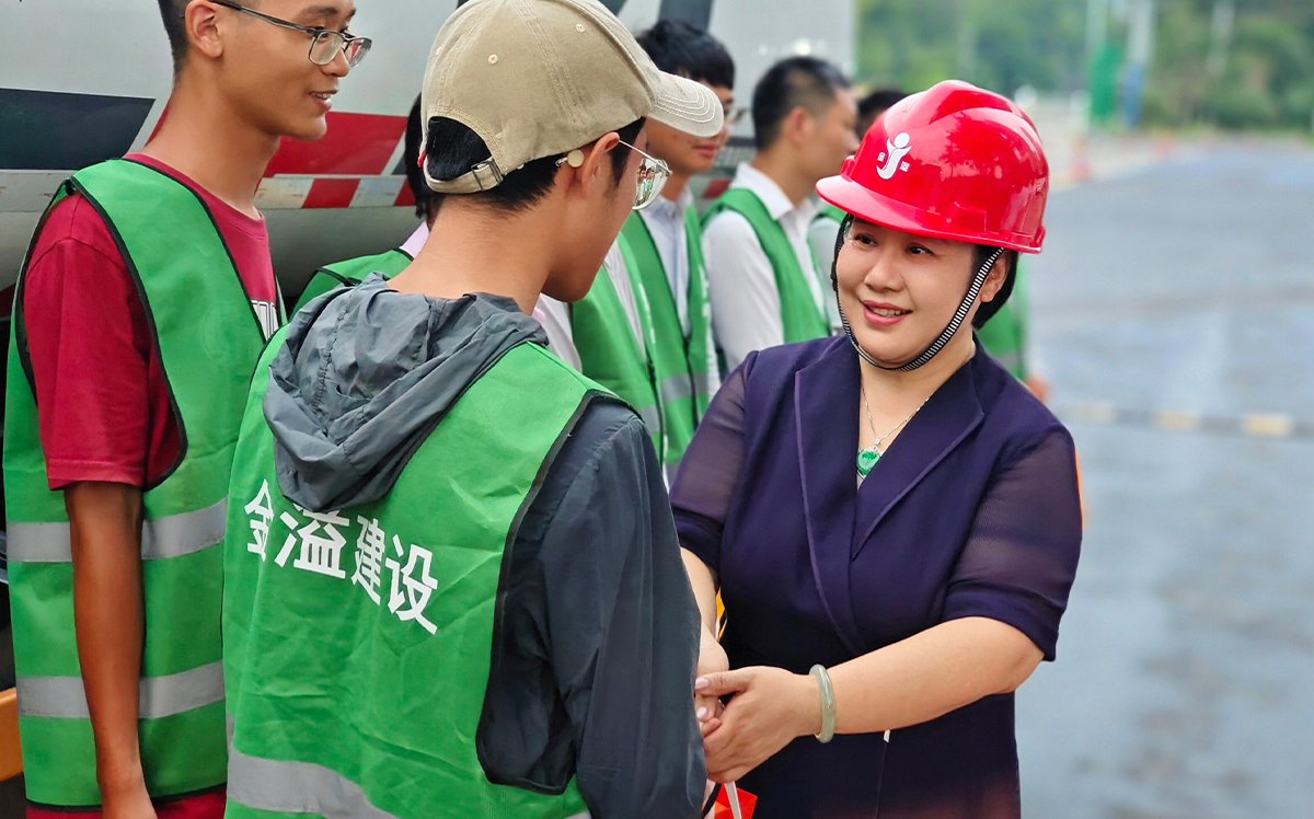 金溢关怀——从烈日到明月的守护